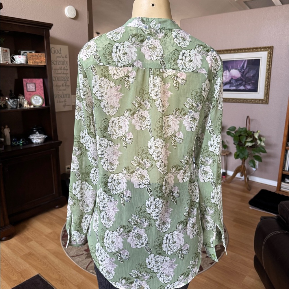 Kut From The Kloth Sheer Green Floral Button-up Blouse - White Roses - Medium - Picture 8 of 9
